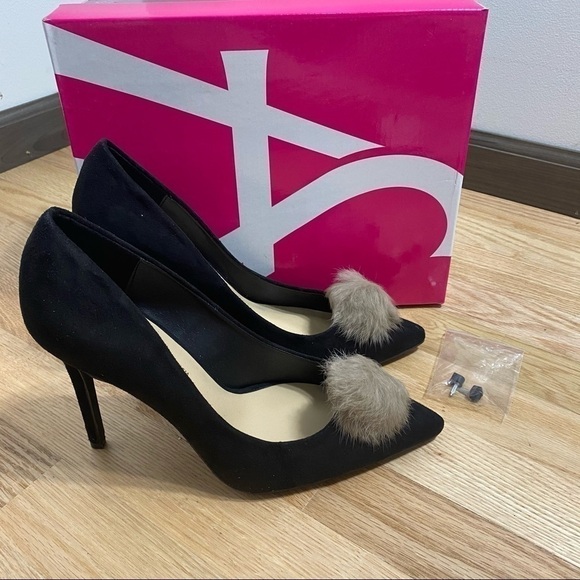Ashley Stewart Black Pumps Fuzzy Pom Accent NIB 10 - Picture 2 of 6